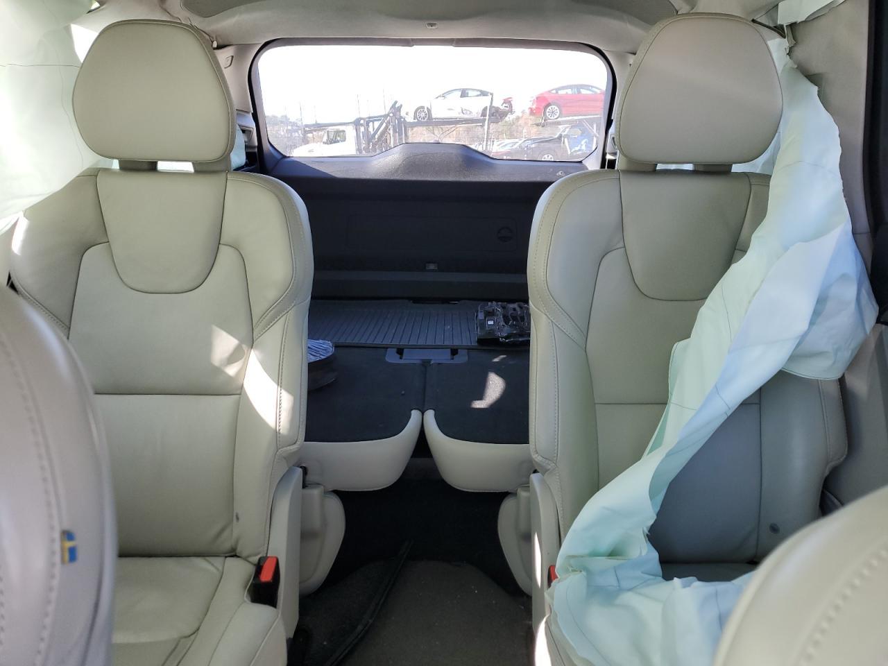 2022 VOLVO XC90