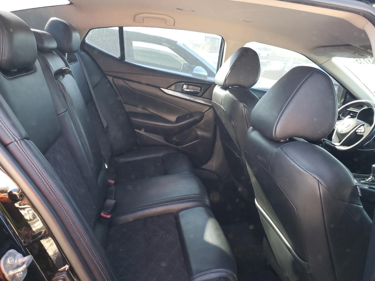 2017 NISSAN Maxima