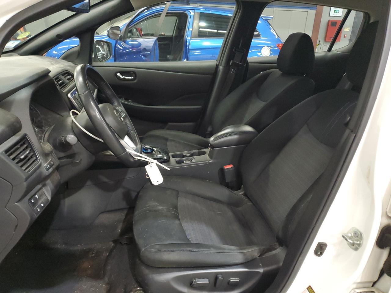 2022 NISSAN LEAF