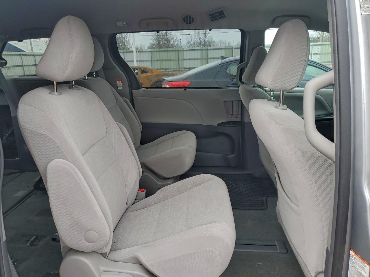 2016 TOYOTA SIENNA