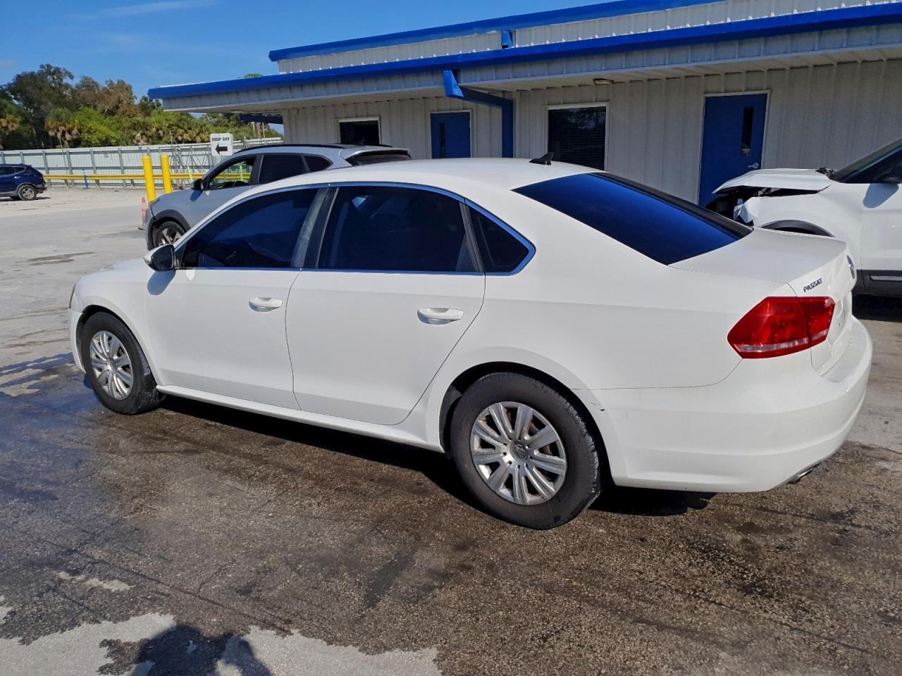 2012 VOLKSWAGEN Passat