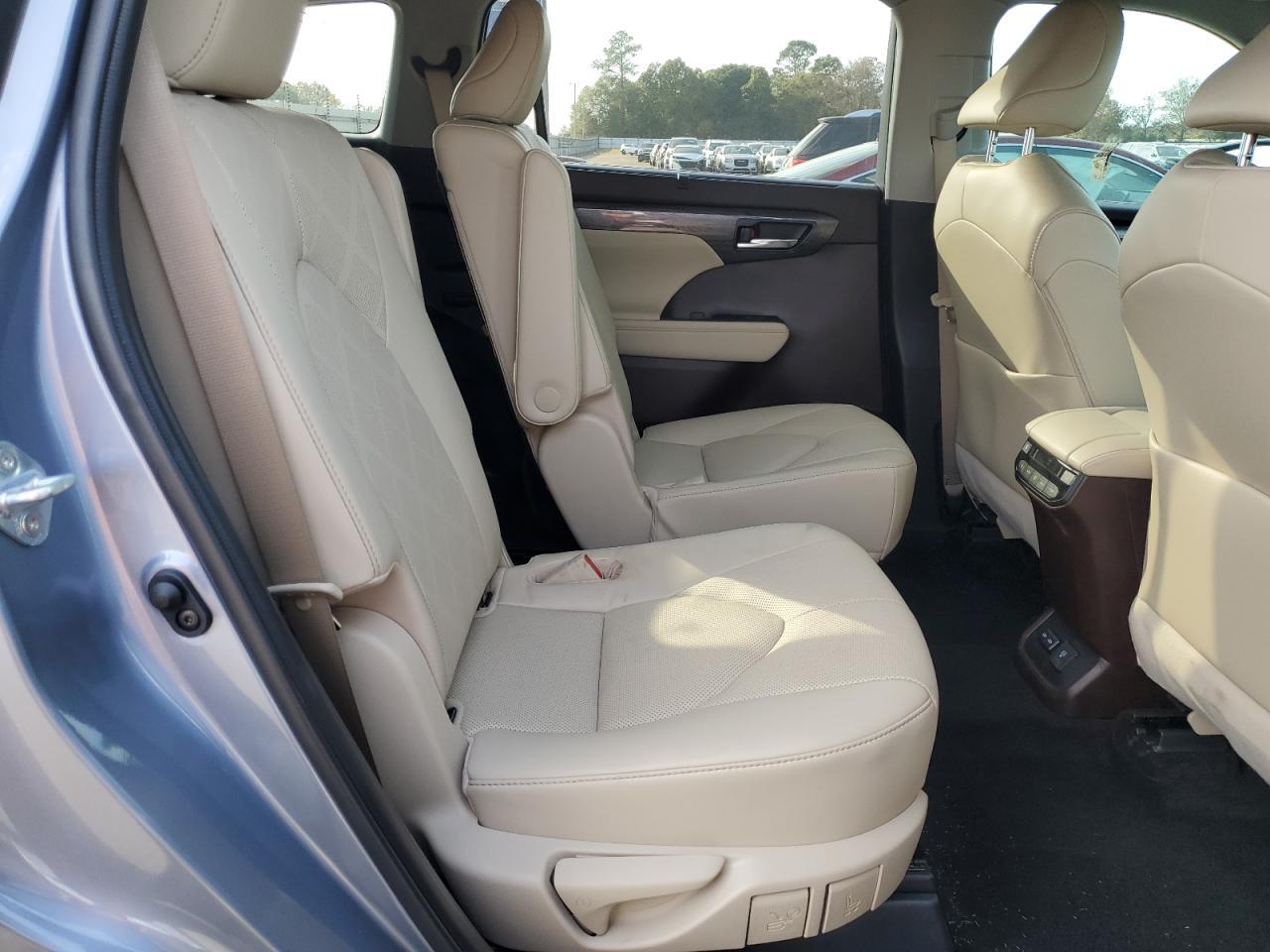 2022 TOYOTA HIGHLANDER