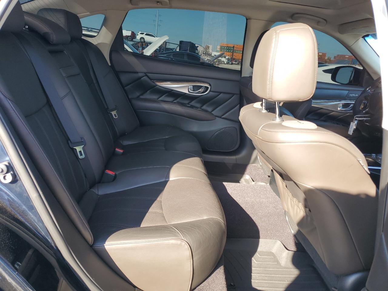 2015 INFINITI Q70