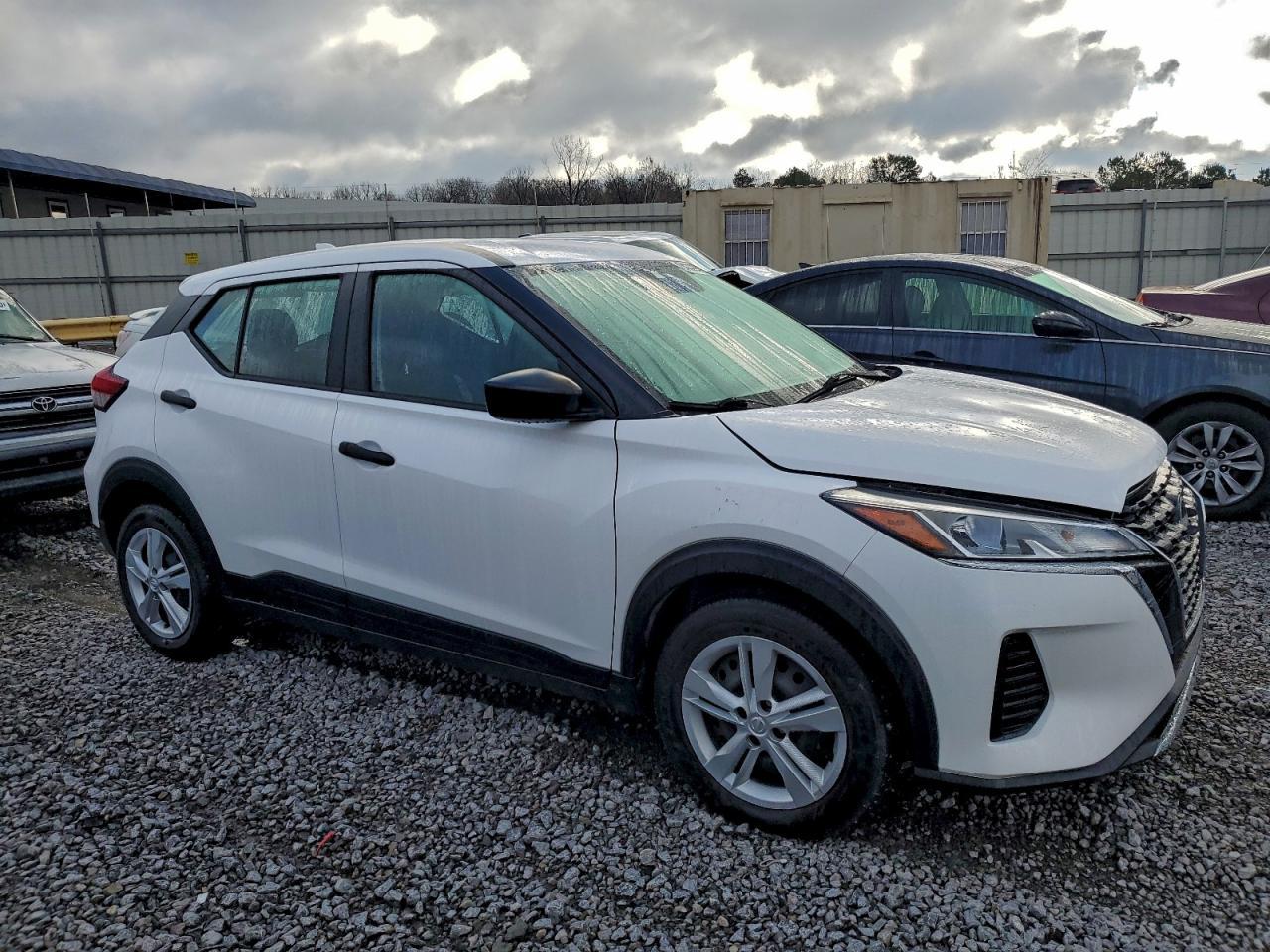2024 NISSAN KICKS