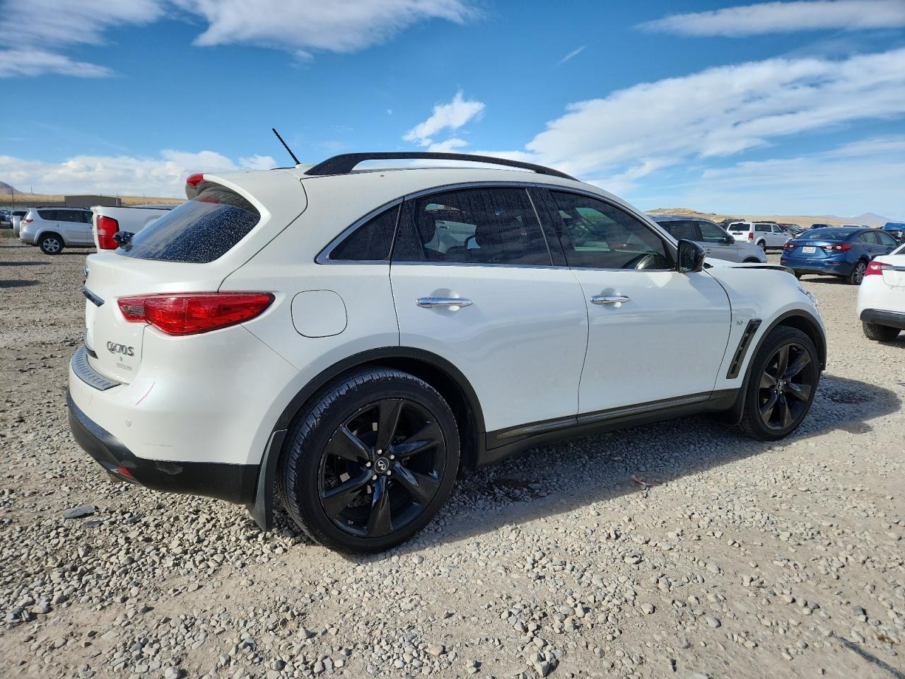 2017 INFINITI QX70