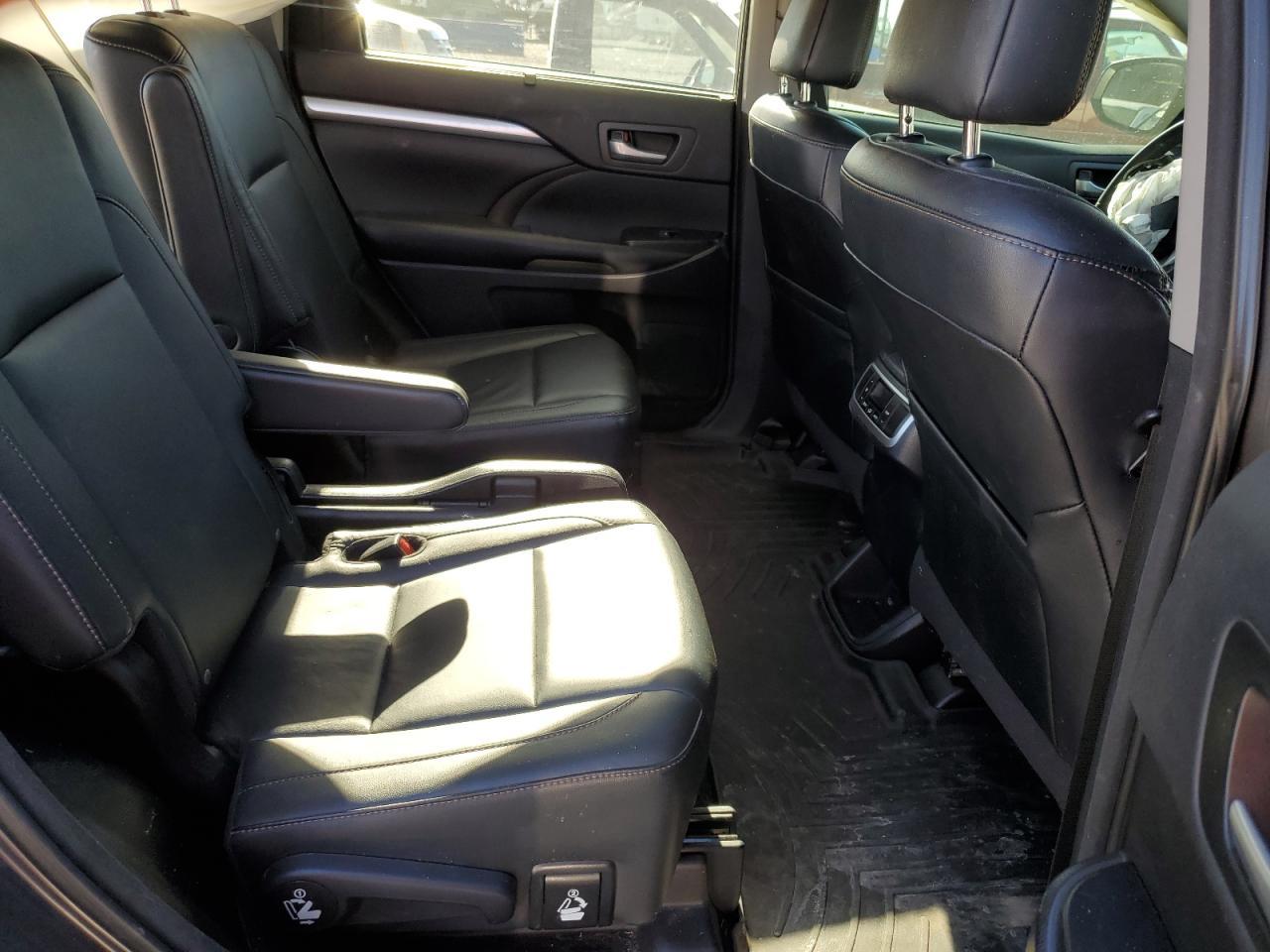 2016 TOYOTA HIGHLANDER