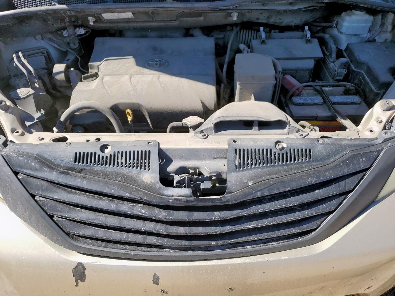2011 TOYOTA SIENNA