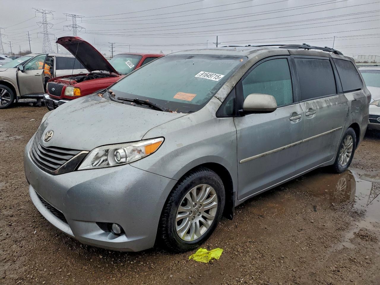 2014 TOYOTA SIENNA