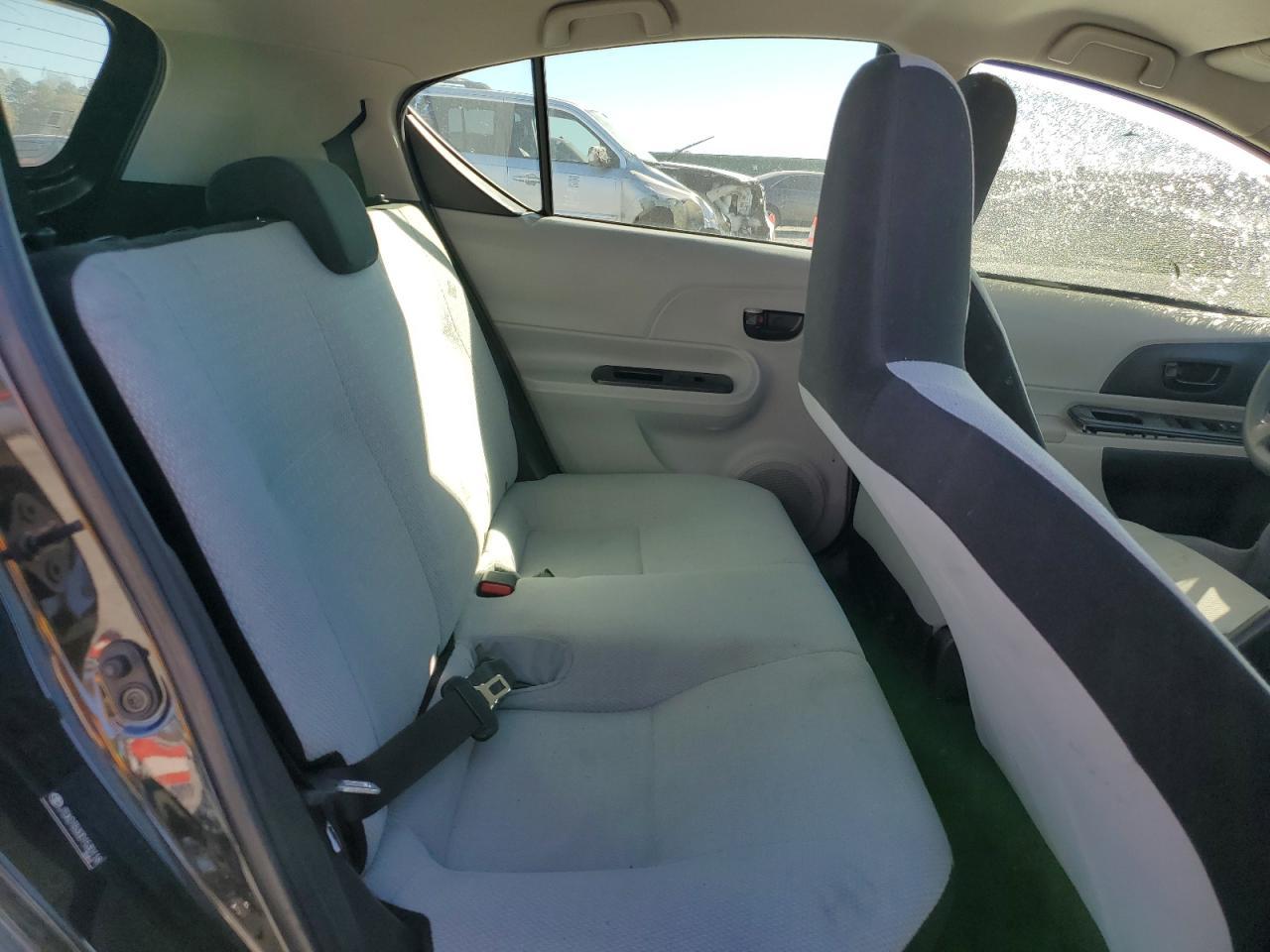 2013 TOYOTA Prius c
