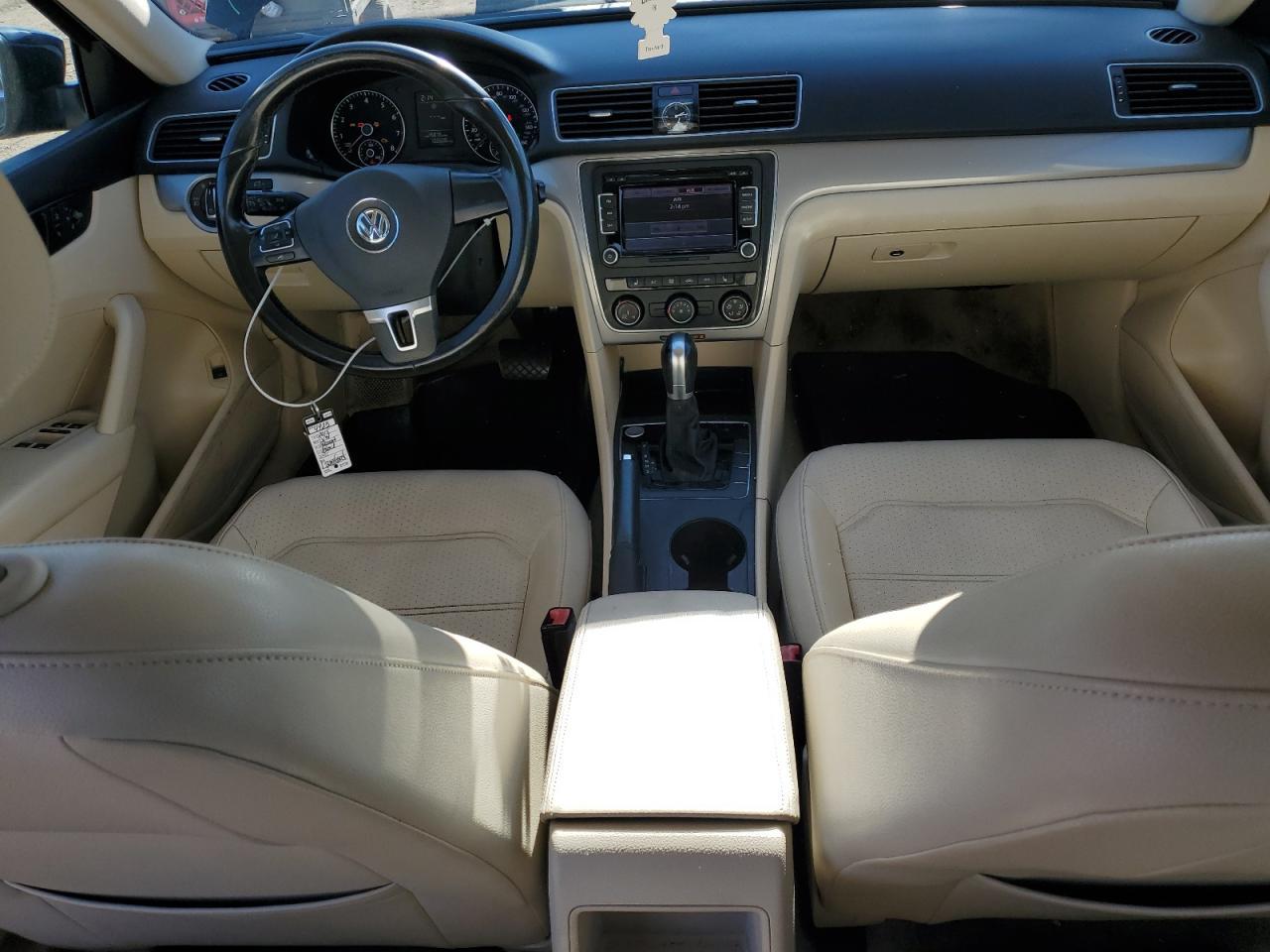 2015 VOLKSWAGEN Passat