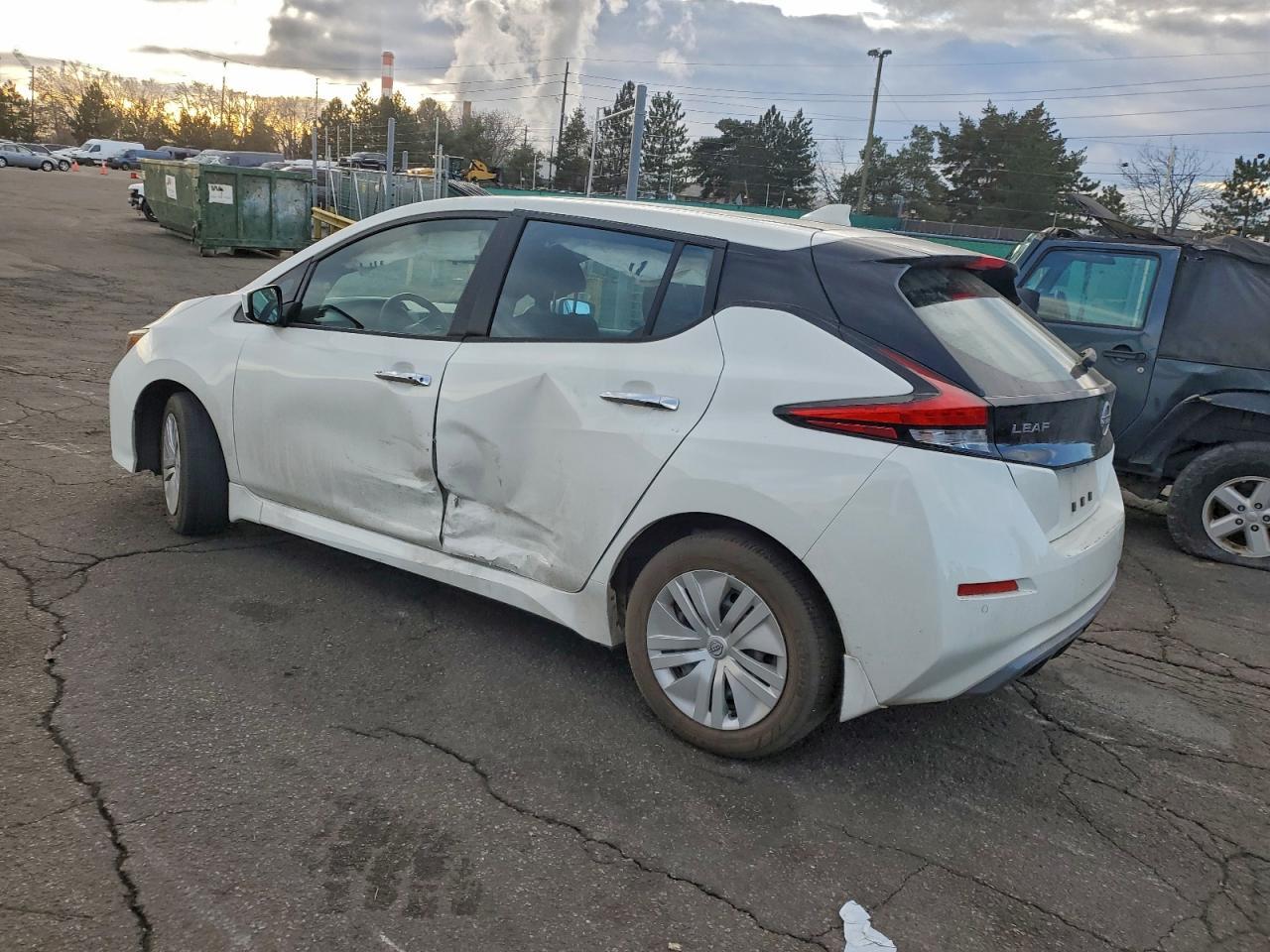 2025 NISSAN LEAF