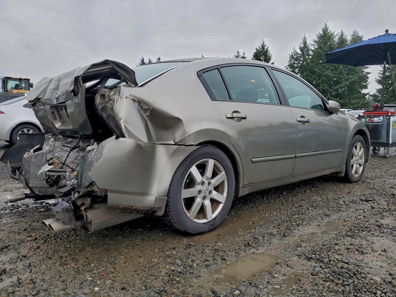 2004 NISSAN Maxima
