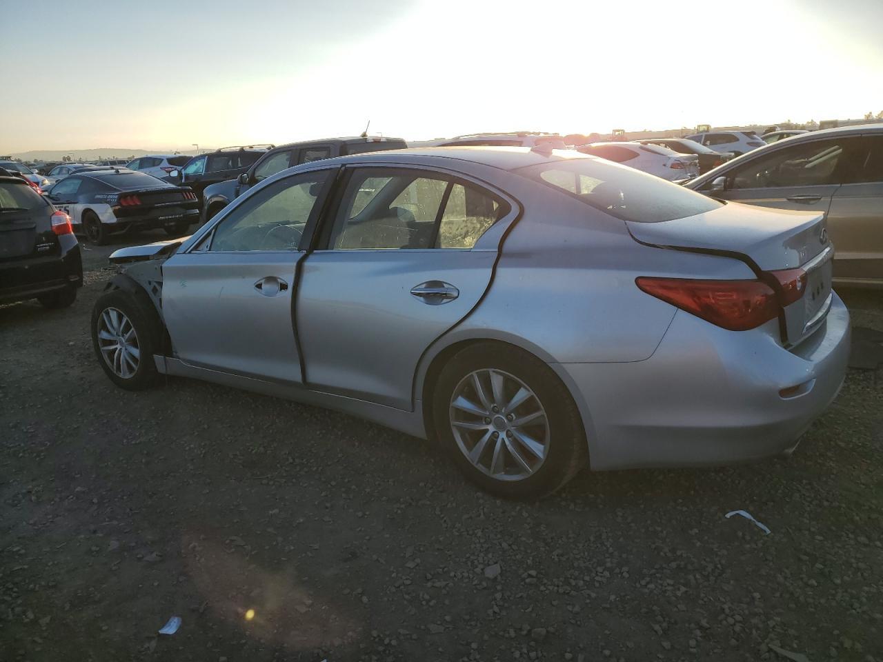 2015 INFINITI Q50