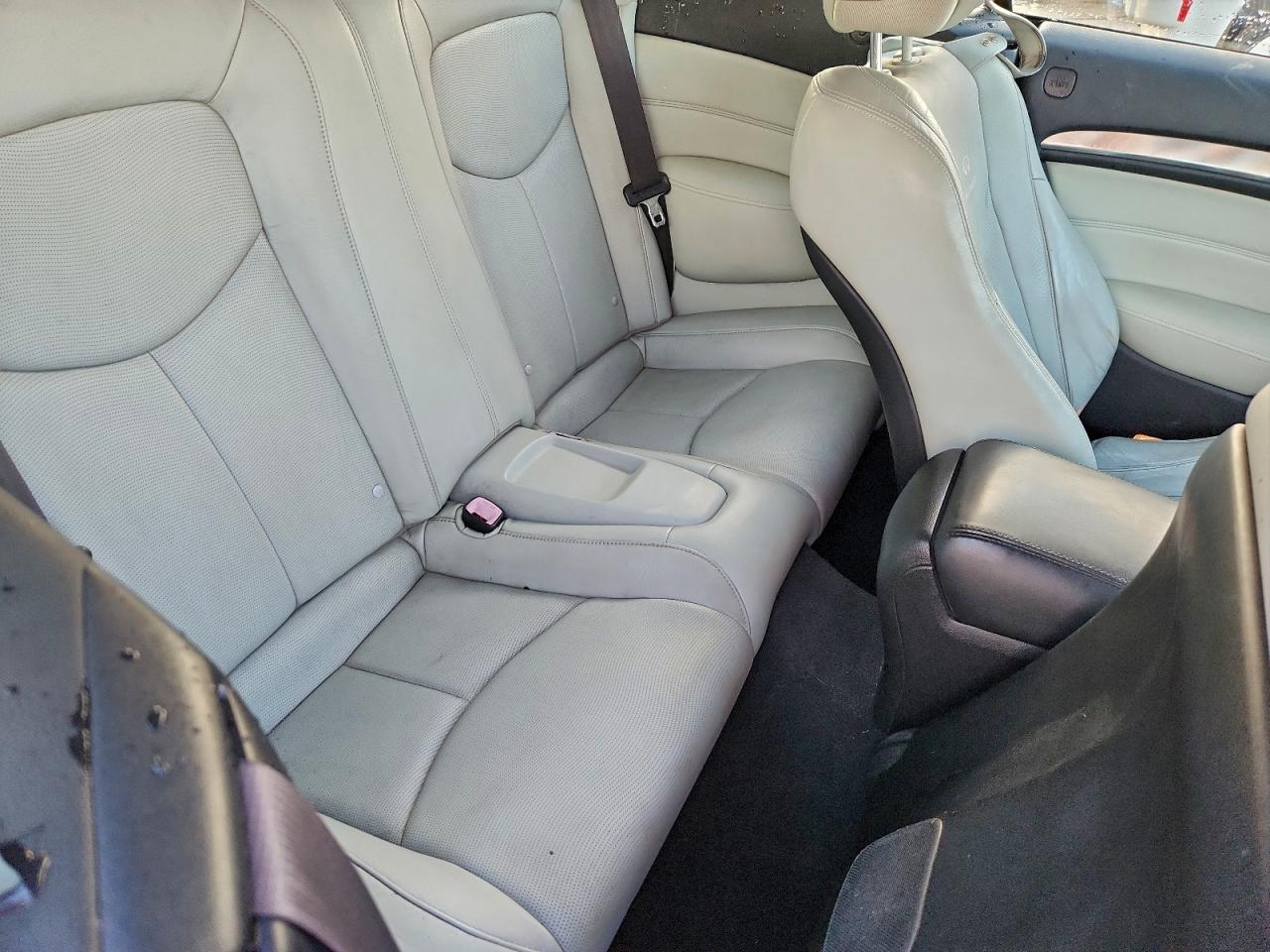 2011 INFINITI G37