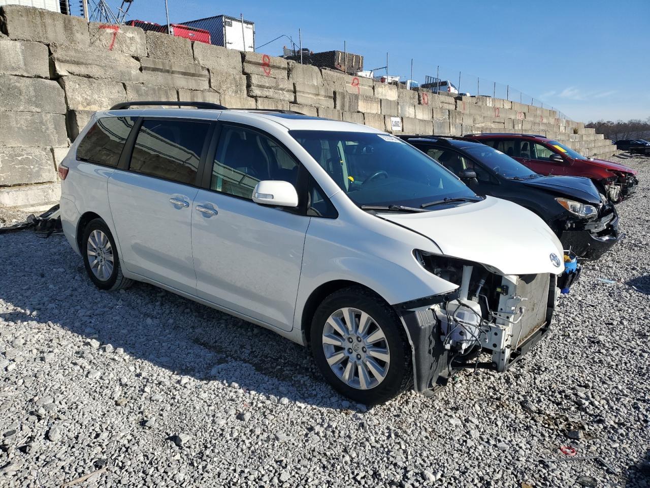 2015 TOYOTA SIENNA