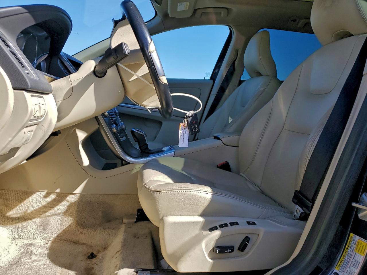 2015 VOLVO XC60