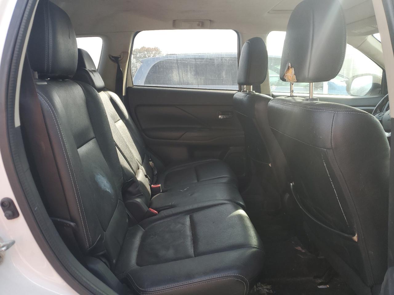 2016 MITSUBISHI outlander