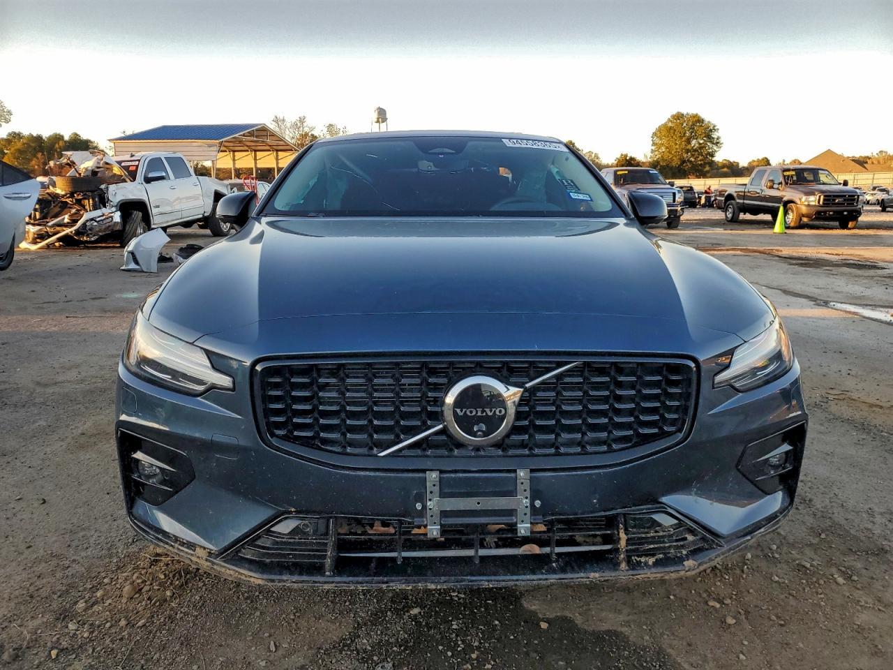 2025 VOLVO S60