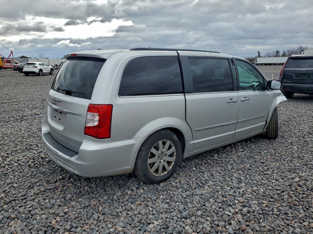 2012 CHRYSLER Town & Country