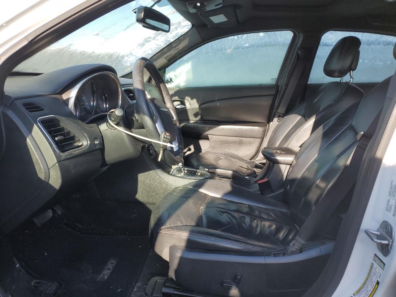 2013 CHRYSLER 200