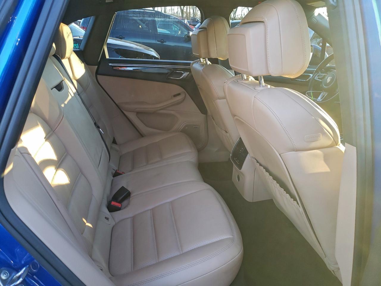 2020 PORSCHE Macan