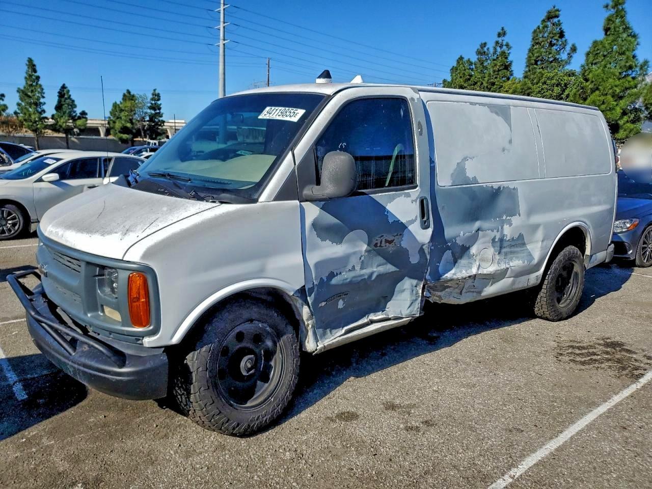 2001 CHEVROLET EXPRESS 2500