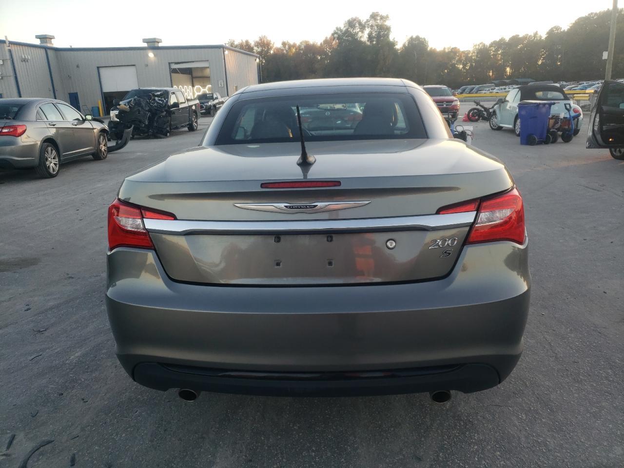 2013 CHRYSLER 200
