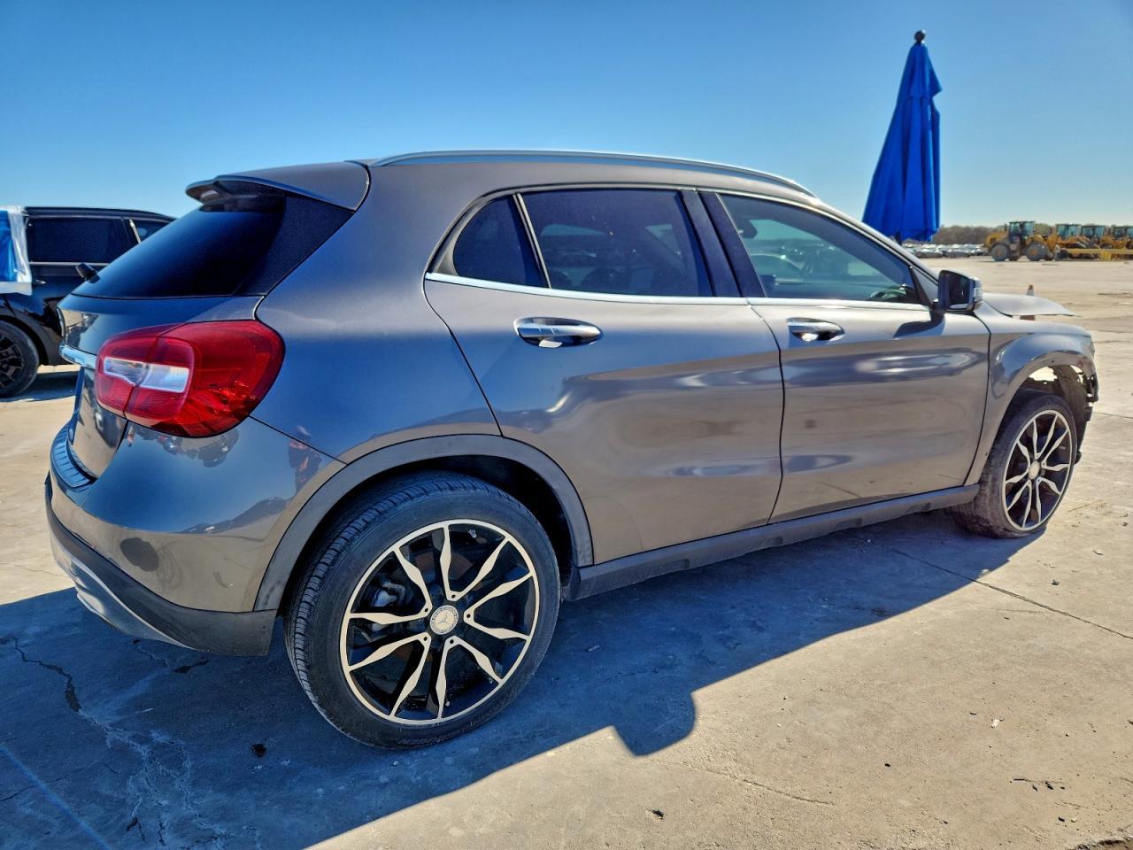 2016 MERCEDES-BENZ GLA-Class