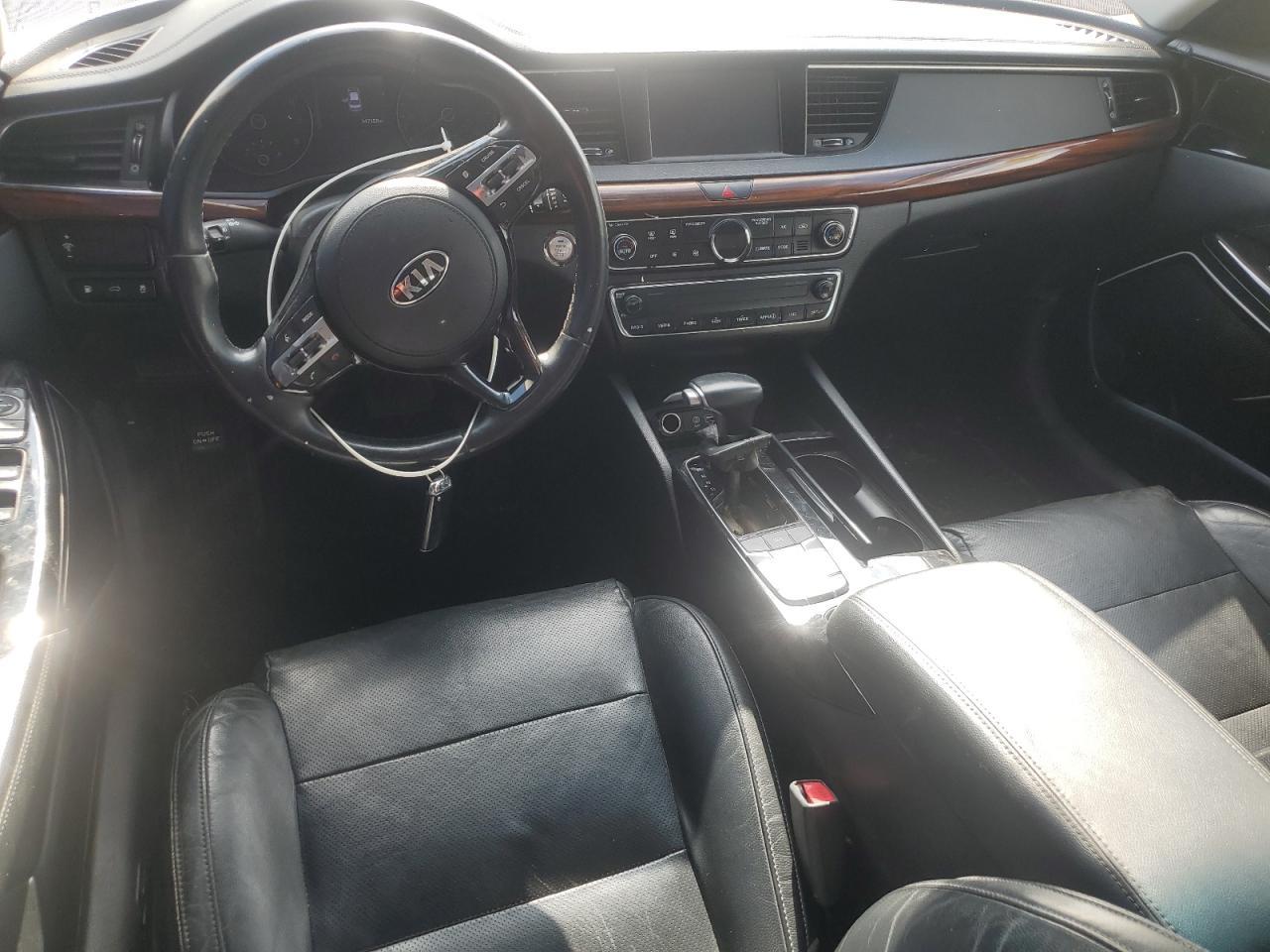 2017 KIA Cadenza