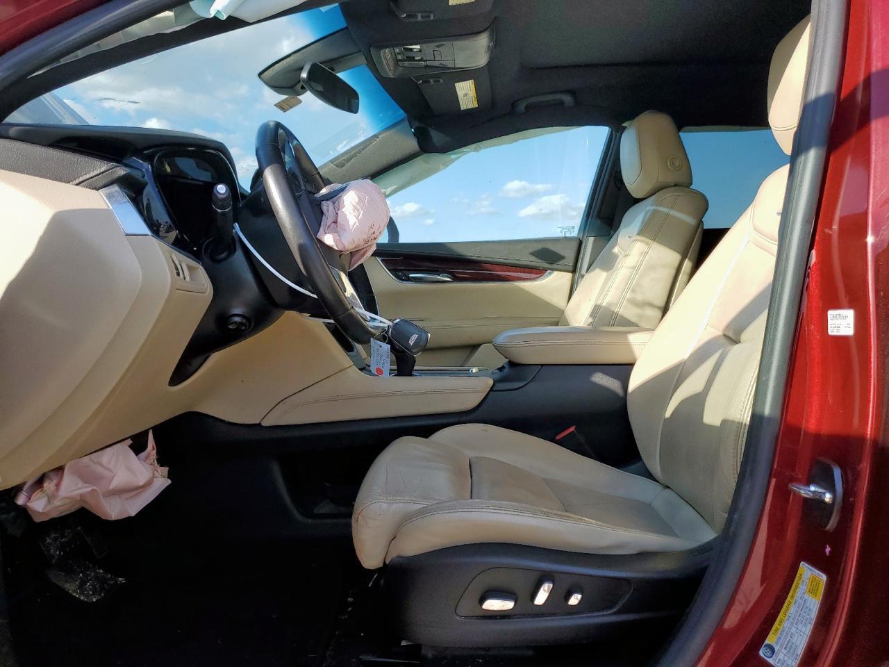 2017 CADILLAC XT5