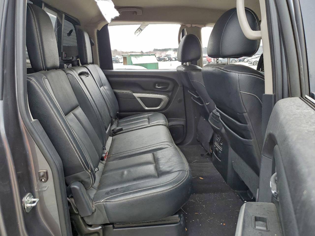 2017 NISSAN Titan