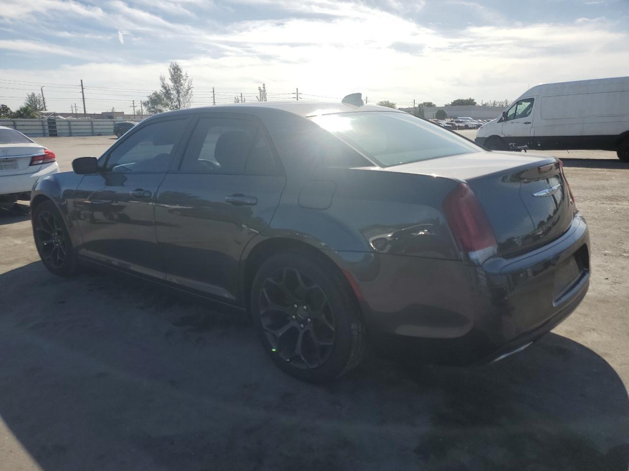 2019 CHRYSLER 300