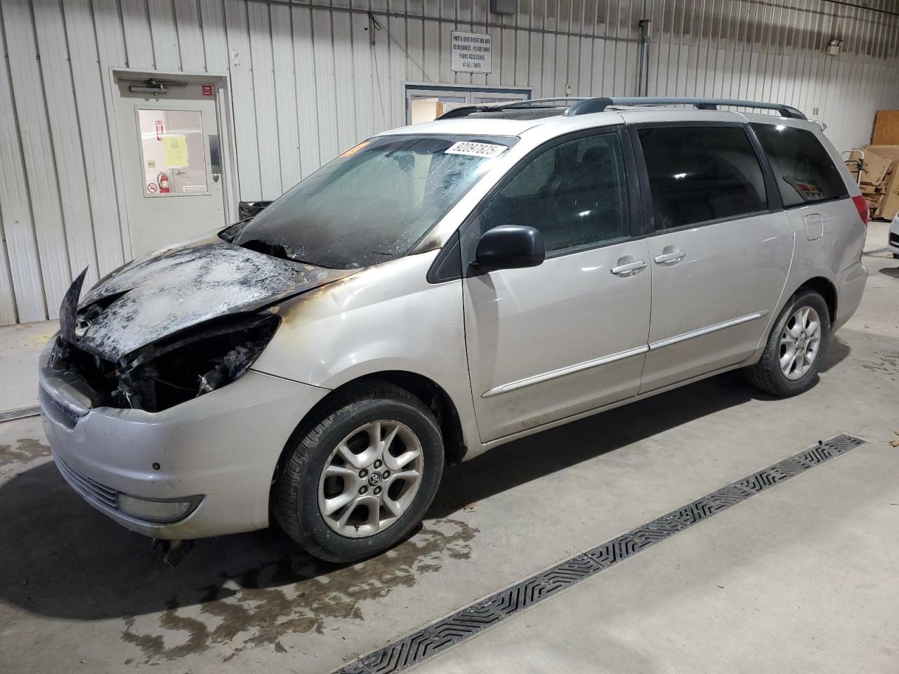 2004 TOYOTA SIENNA