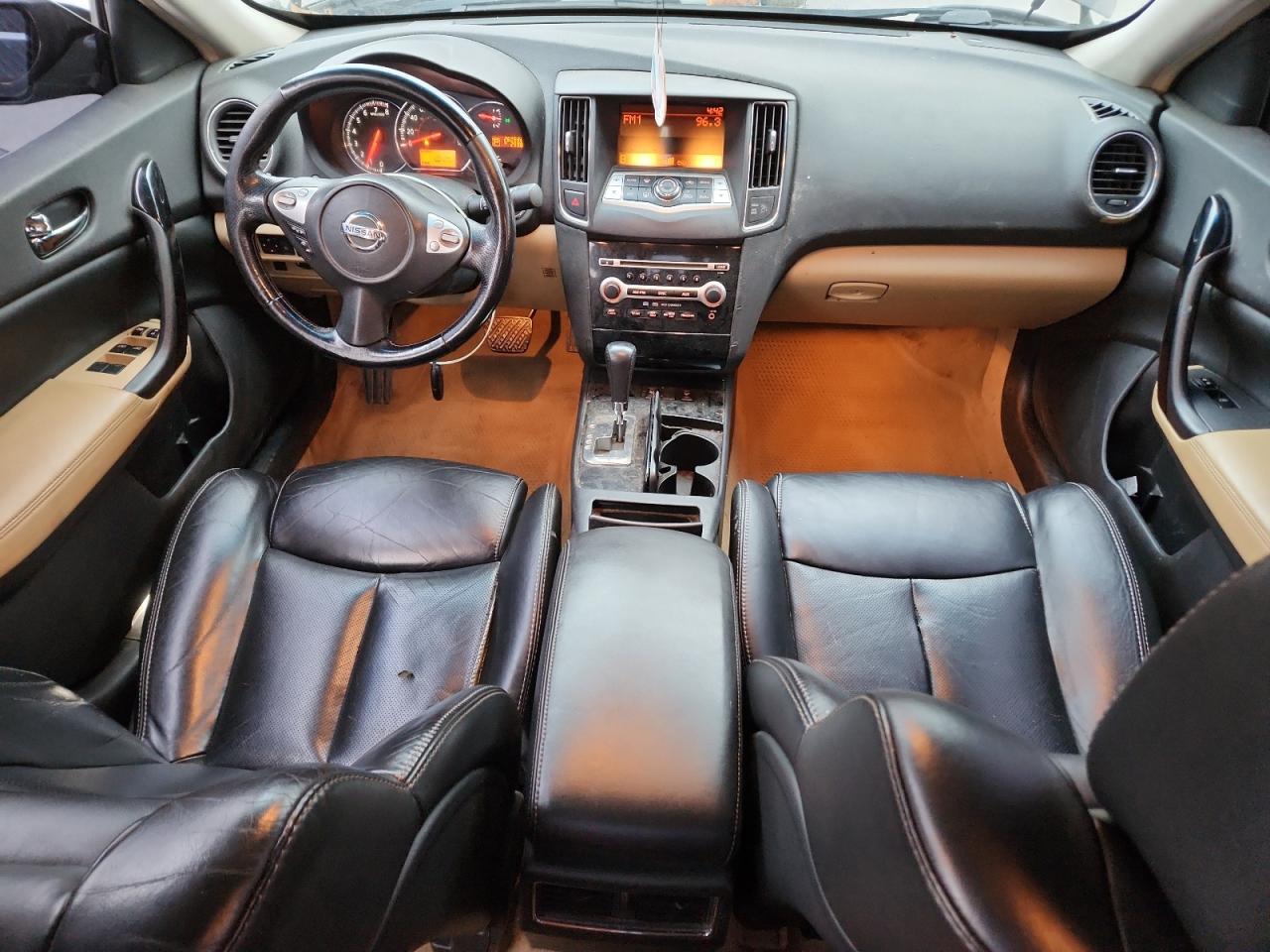 2010 NISSAN Maxima