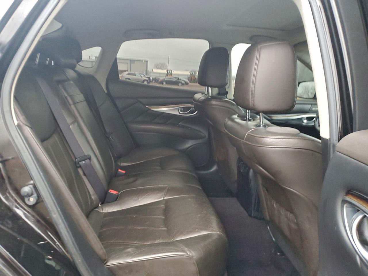 2011 INFINITI M37