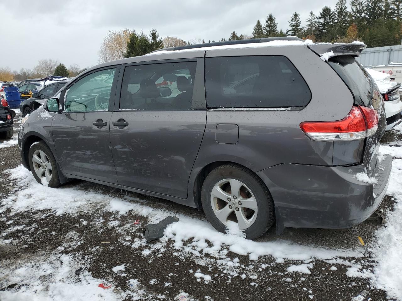 2012 TOYOTA SIENNA