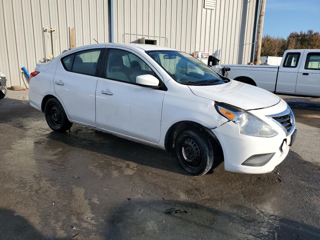 2016 NISSAN VERSA