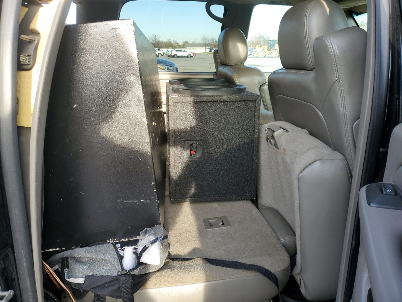 2004 CHEVROLET Suburban