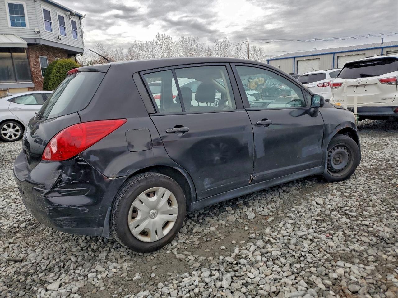 2011 NISSAN VERSA