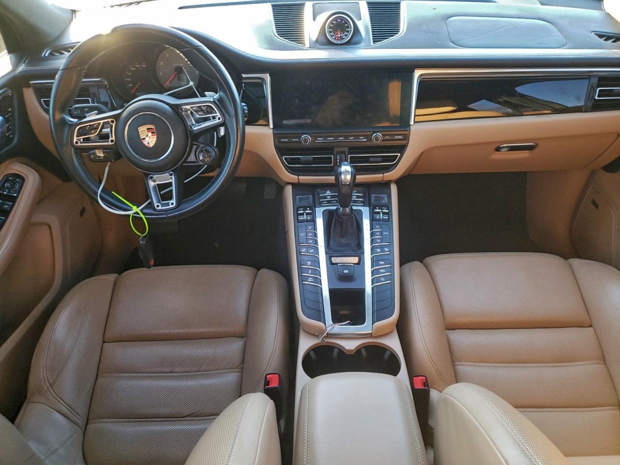 2020 PORSCHE Macan