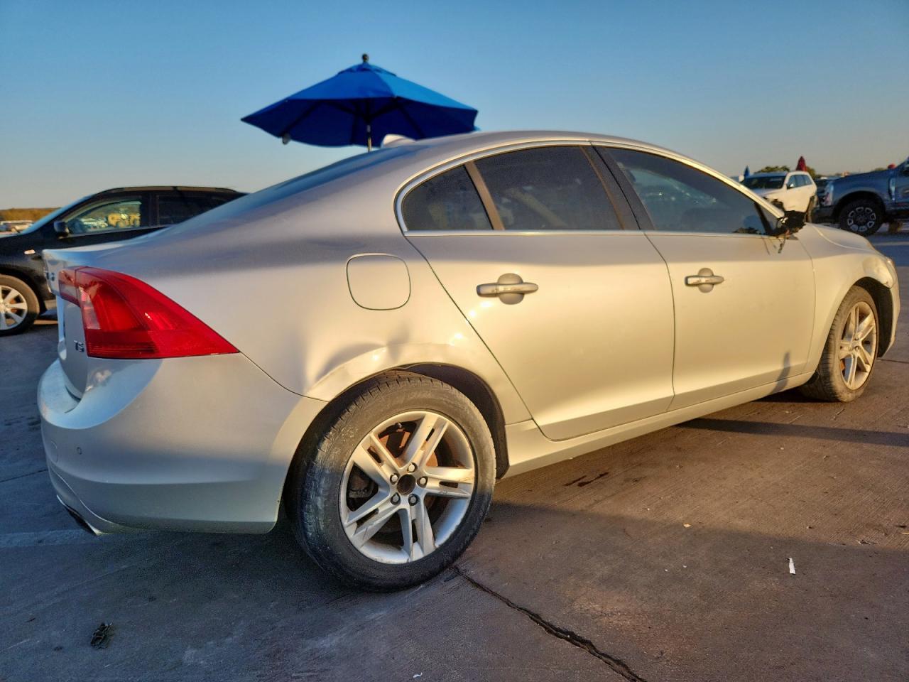 2015 VOLVO S60