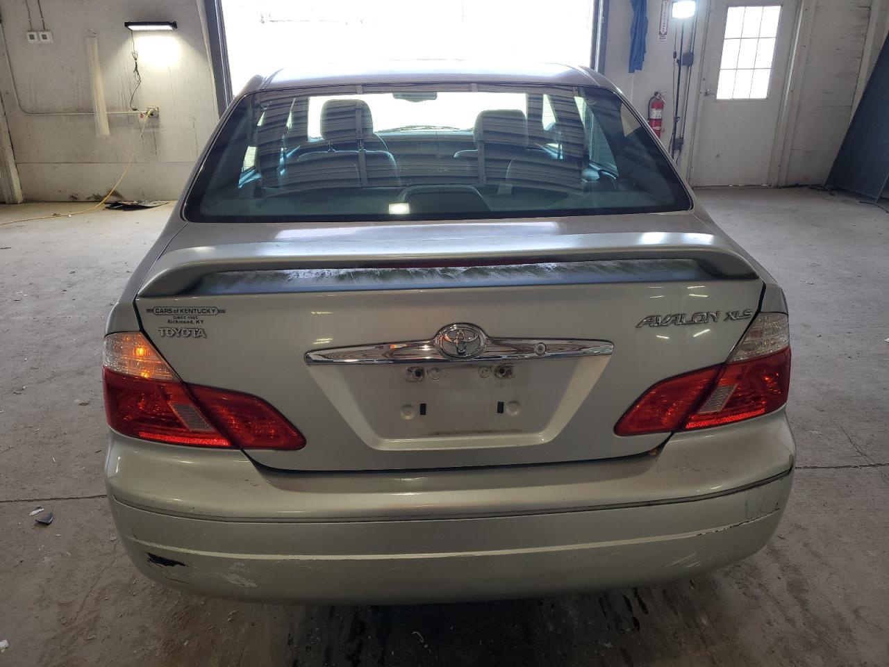 2004 TOYOTA Avalon
