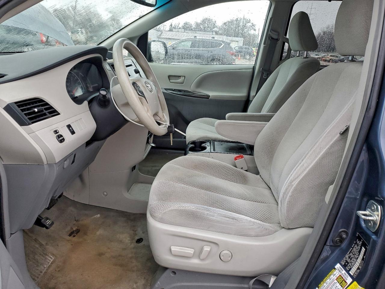 2013 TOYOTA SIENNA