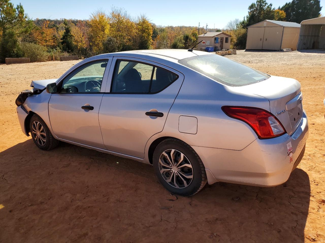 2015 NISSAN VERSA