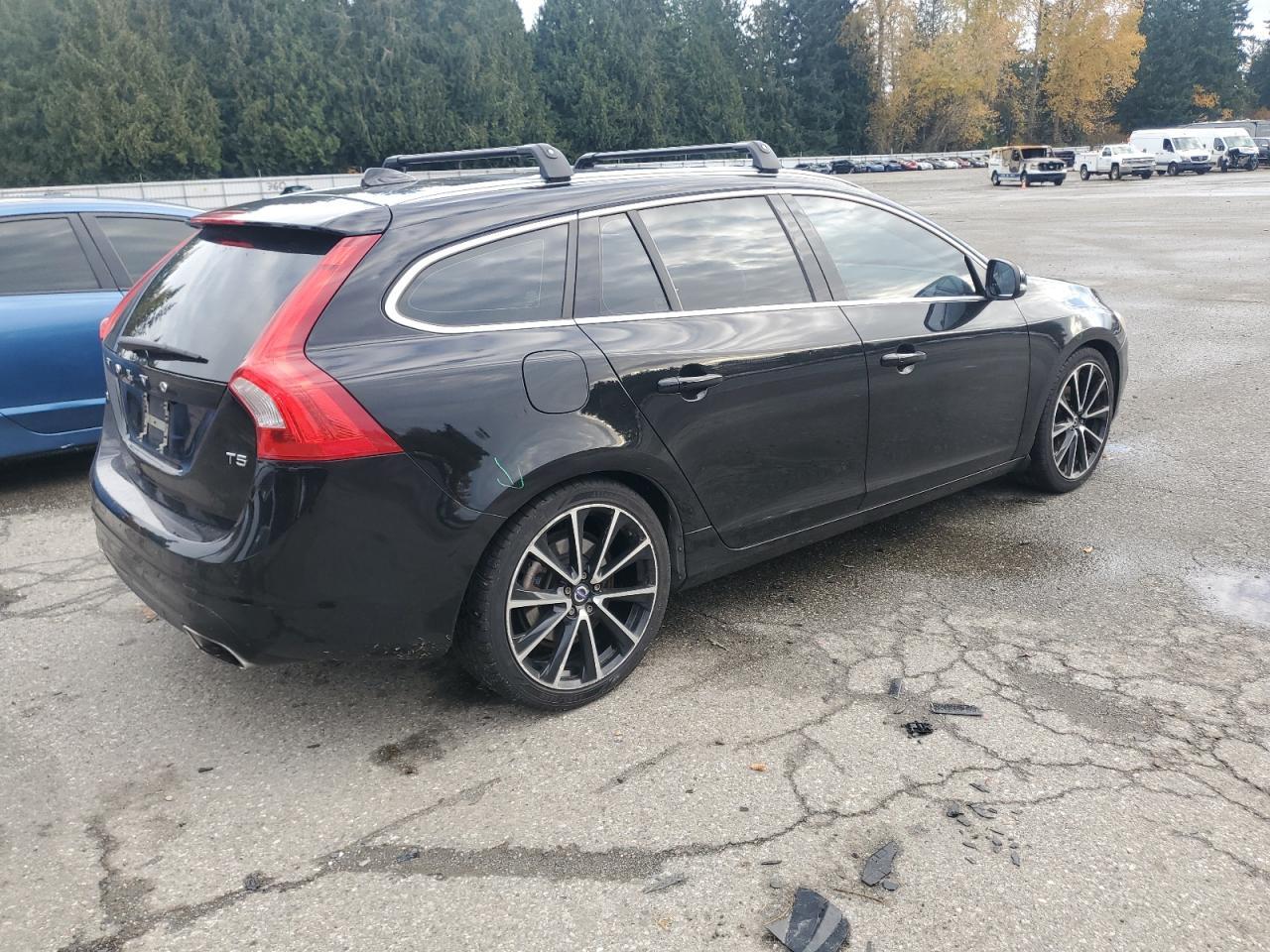2017 VOLVO V60