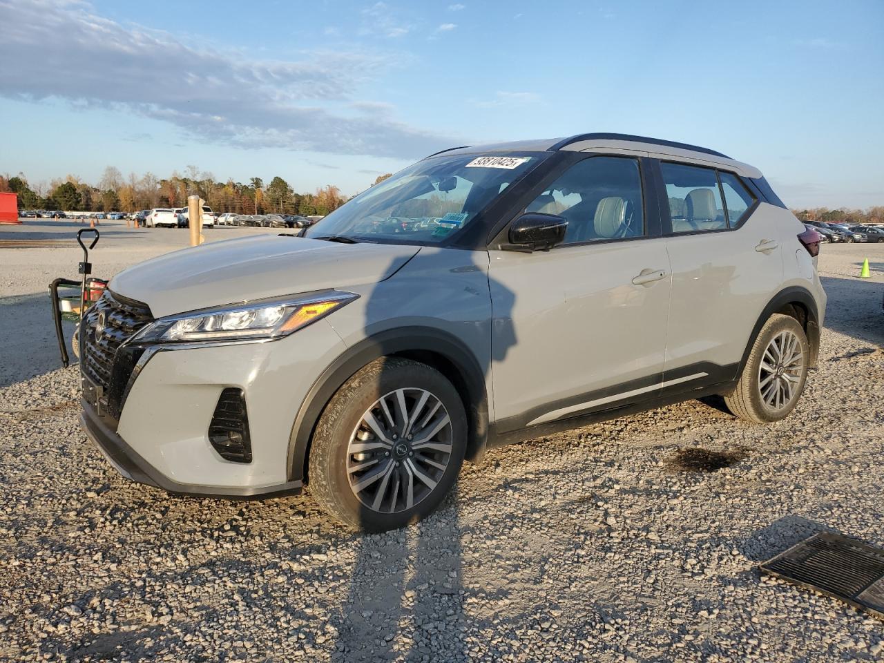2023 NISSAN KICKS