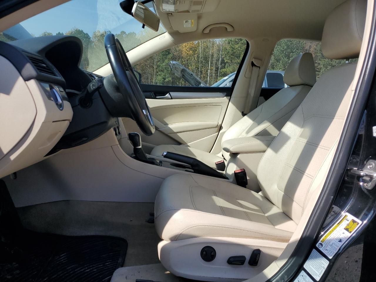 2015 VOLKSWAGEN Passat