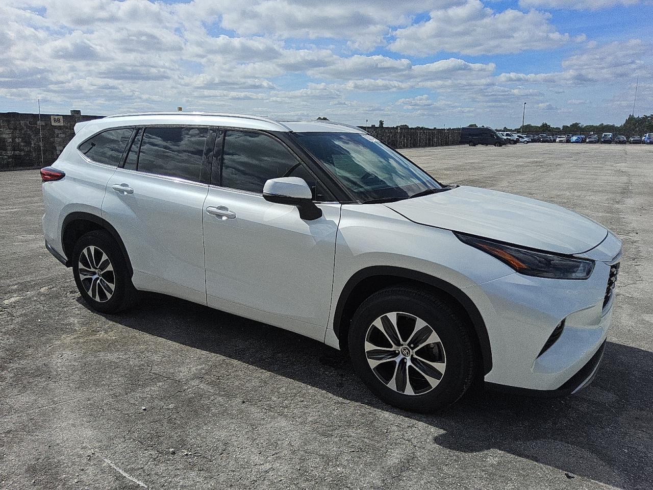 2022 TOYOTA HIGHLANDER