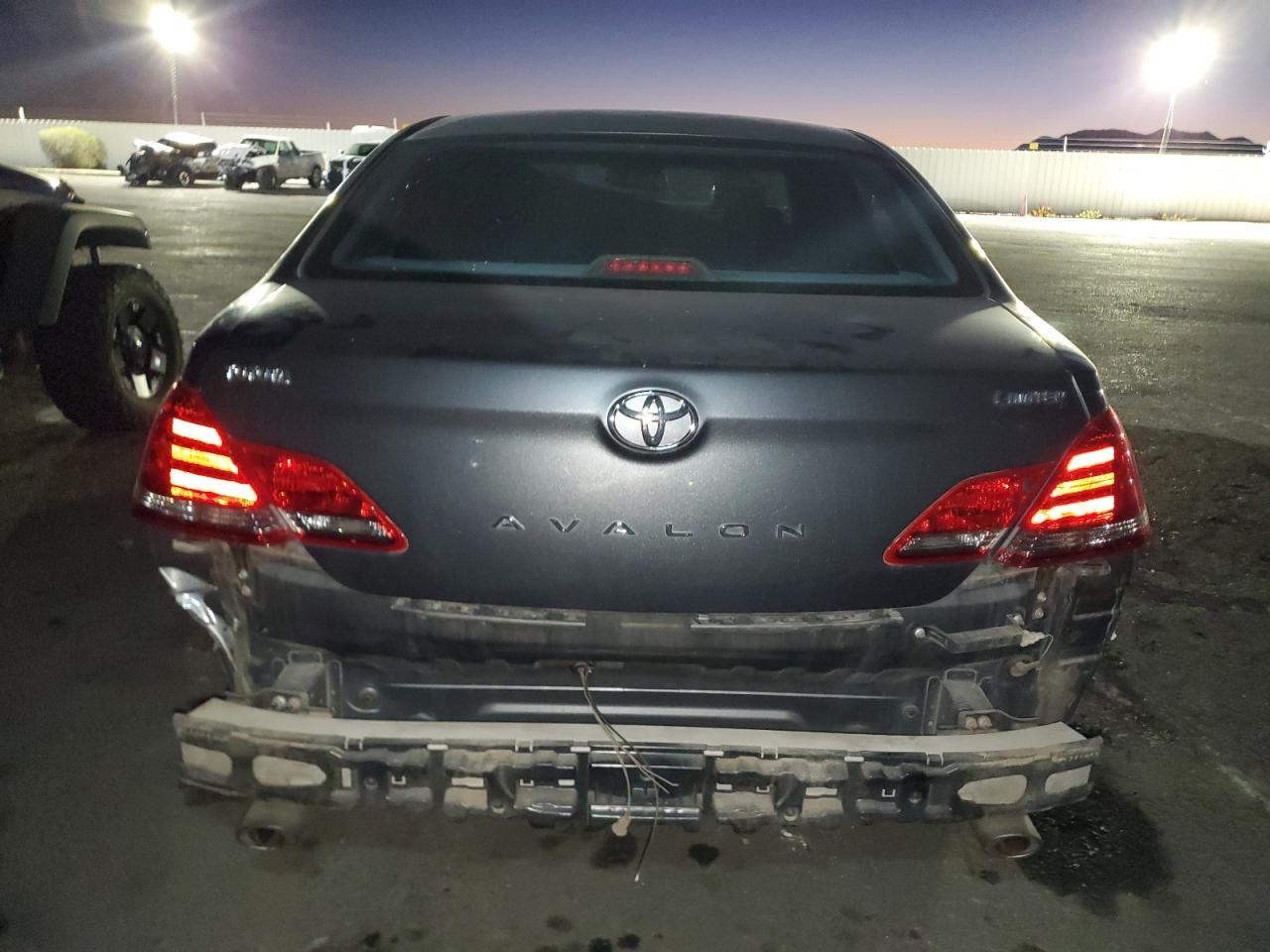 2008 TOYOTA Avalon