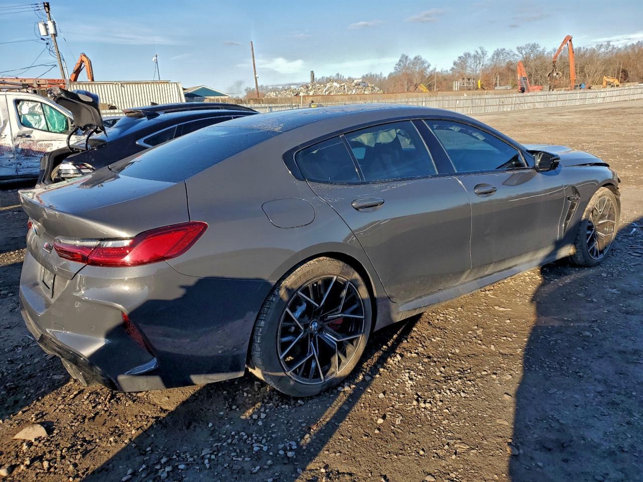 2022 BMW M8